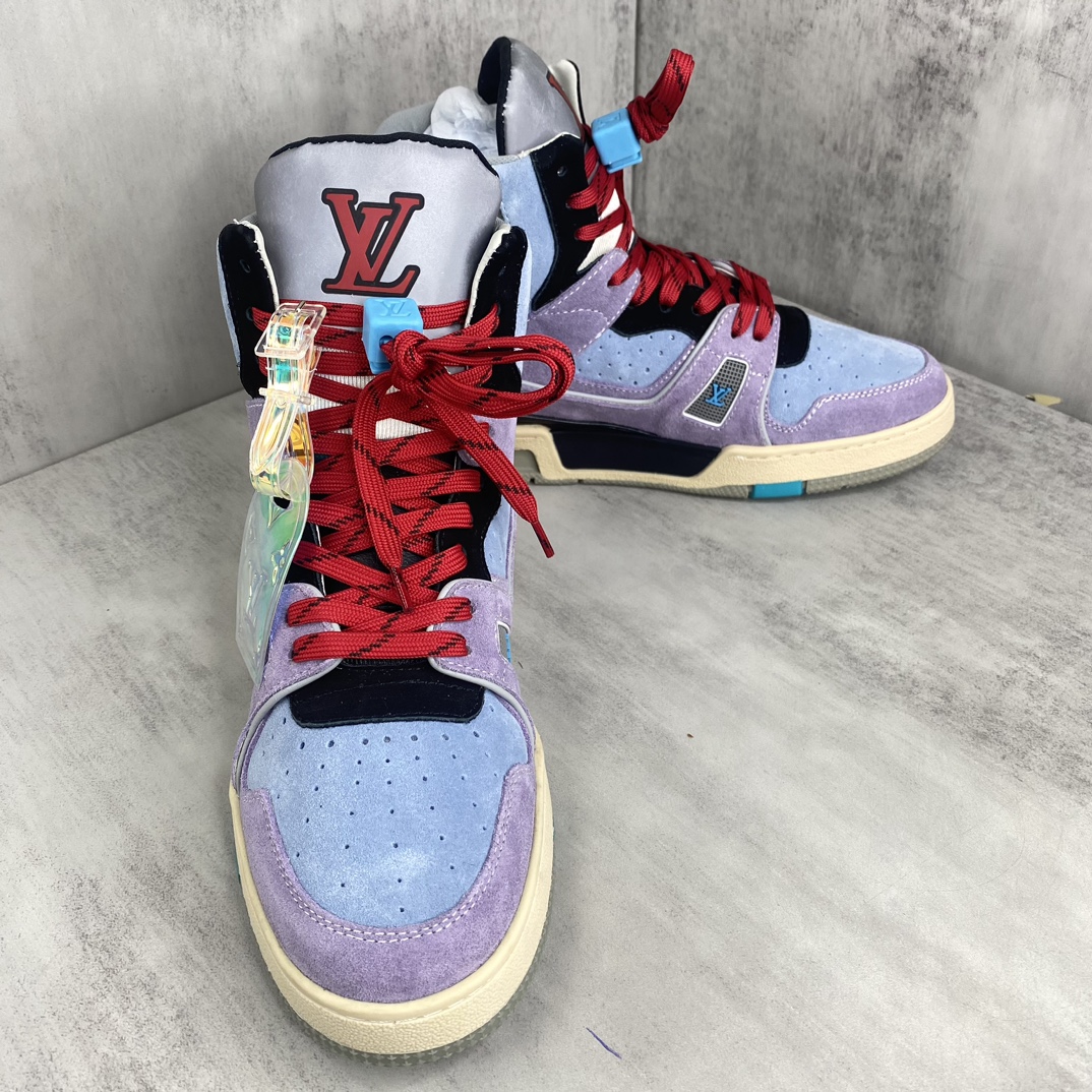 Louis Vuitton 新款上架 Lv TRAINER 此款 Trainer 城市限定高帮运动鞋呈现出源自 模型的创新