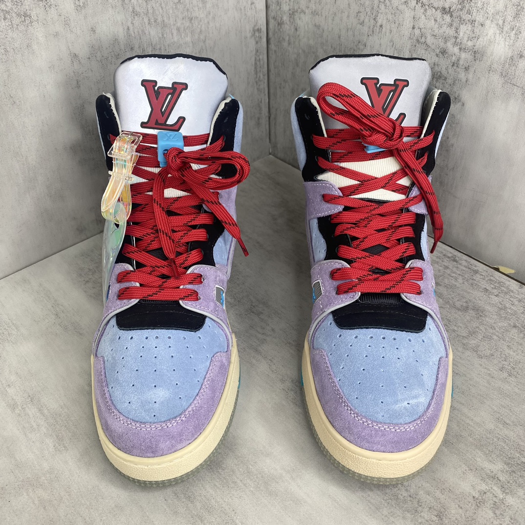 Louis Vuitton 新款上架 Lv TRAINER 此款 Trainer 城市限定高帮运动鞋呈现出源自 模型的创新