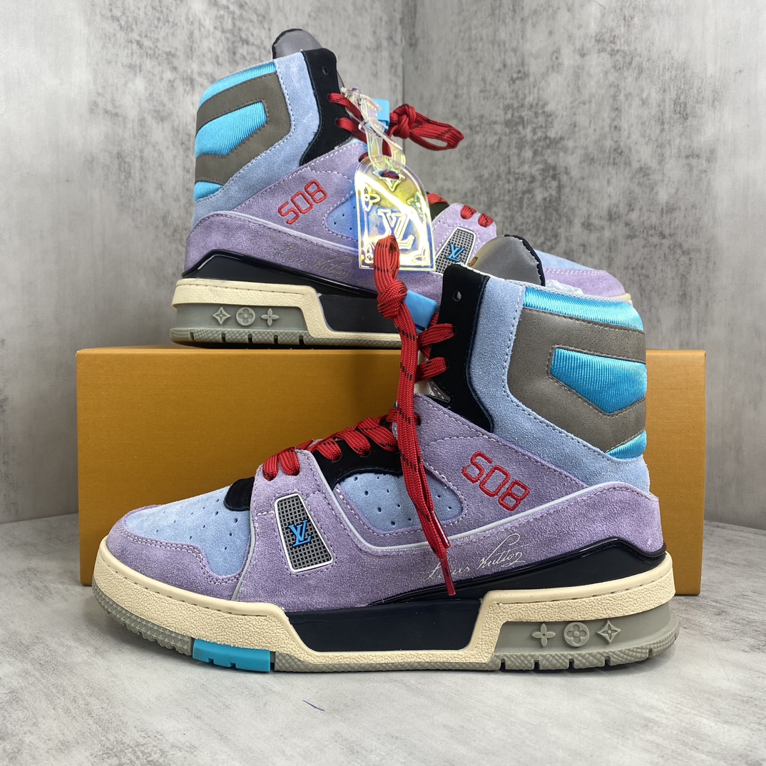 Louis Vuitton 新款上架 Lv TRAINER 此款 Trainer 城市限定高帮运动鞋呈现出源自 模型的创新
