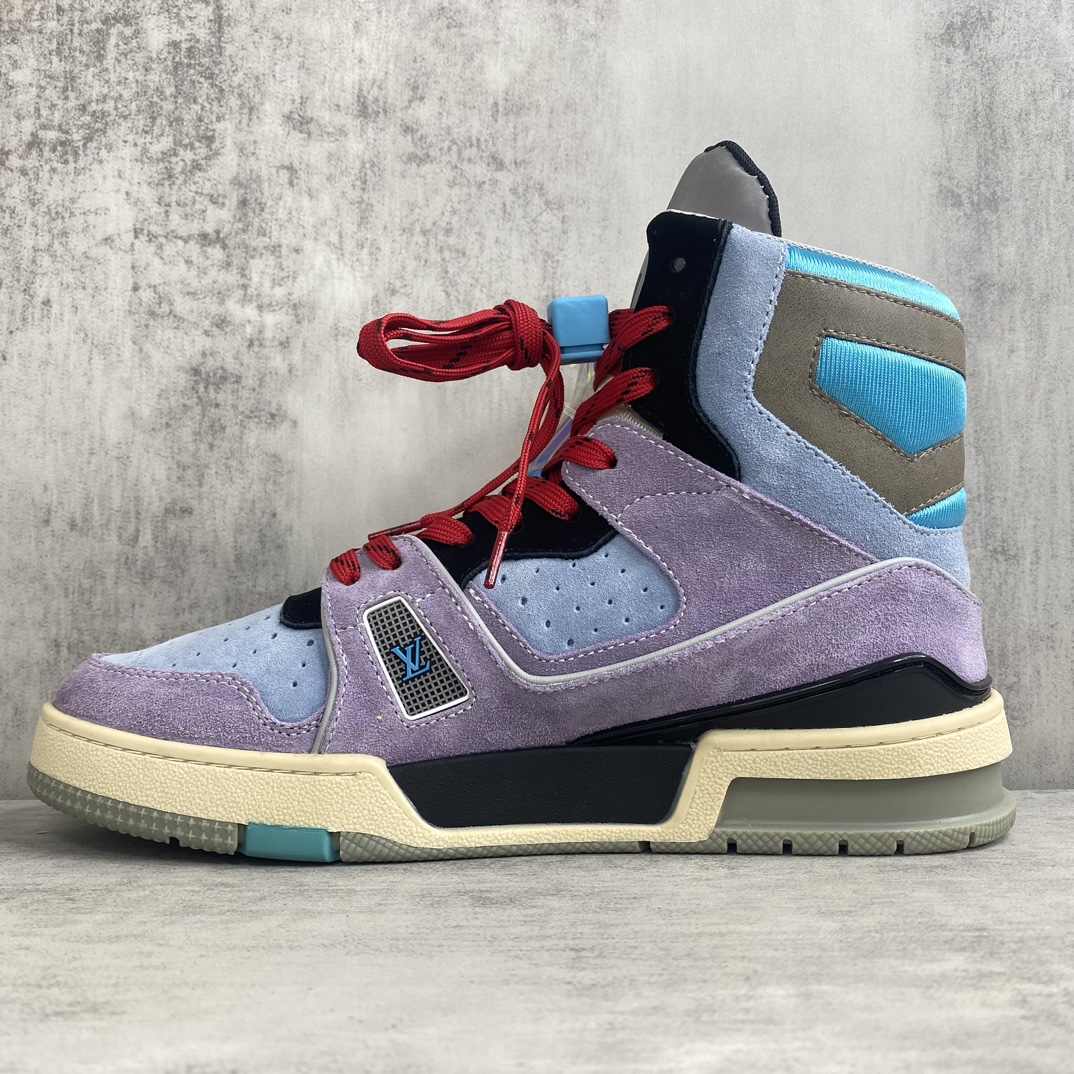 Louis Vuitton 新款上架 Lv TRAINER 此款 Trainer 城市限定高帮运动鞋呈现出源自 模型的创新