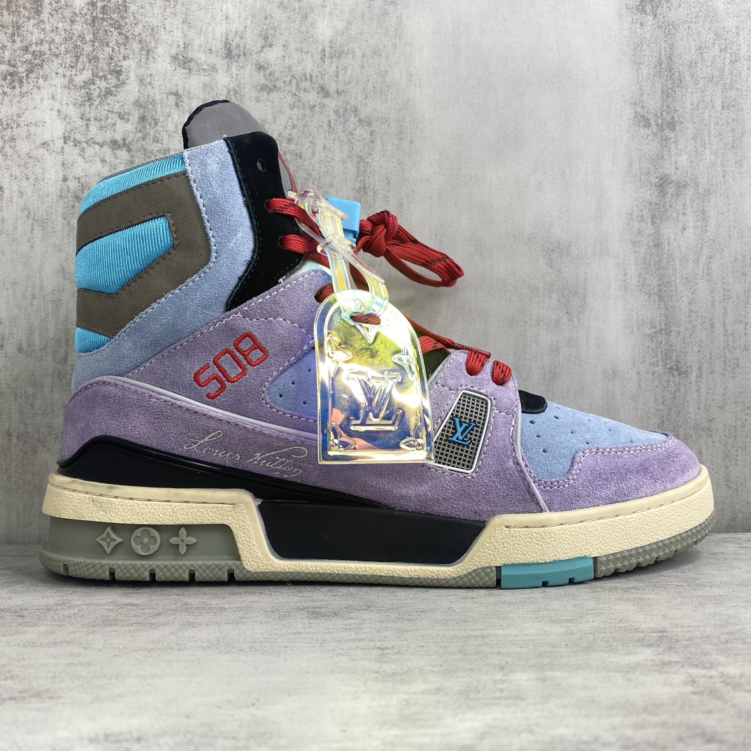 Louis Vuitton 新款上架 Lv TRAINER 此款 Trainer 城市限定高帮运动鞋呈现出源自 模型的创新