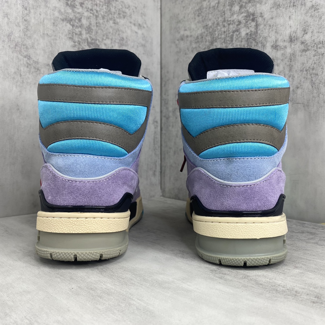 Louis Vuitton 新款上架 Lv TRAINER 此款 Trainer 城市限定高帮运动鞋呈现出源自 模型的创新