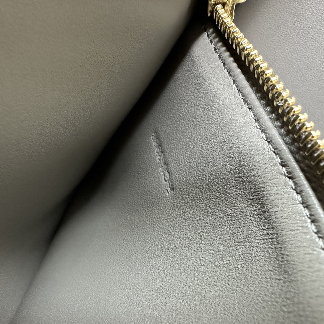 CABAS16粒面牛皮革手袋新品15X11X5英寸37X29X12厘米本款型可装下IPAD等平板电脑牛皮