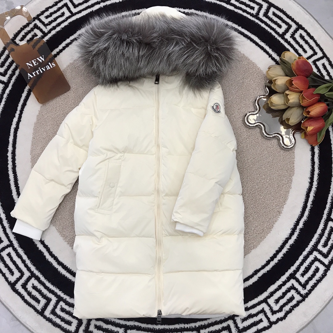 NO:209330,Size/1 MONCLER Classic style, mid-length down jacket, original original tag complete, original button design, super large silver fox-collar hat removal, excellent quality and counter comparison, no pressure level 95 white goose down 5 feather filling, size 6-8-10-12-14-16 Corresponding height 115-125-135-145-155-165 [CM] down jacket custom style, no return or exchange, order according to actual height, special price, christian louboutin, Moncler, down jacket, hats,19860909尺码/1  蒙口 MONCLER 经典款 中长款羽绒服 原标原吊牌齐全 原版纽扣设计 超大银狐毛领帽子拆卸 品质超赞与专柜对比无压力级别95白鹅绒5羽毛填充物 尺码6-8-10-12-14-16 相对应身高115-125-135-145-155-165【CM】  羽绒服定制款 不退不换 按照实际身高下单即,特价款,christian louboutin,Moncler,down jacket,hats,,Children's