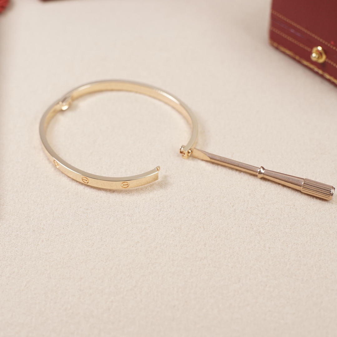 Cartier 卡地亚Cartier 窄‮无版‬钻 love情侣‮手款‬镯