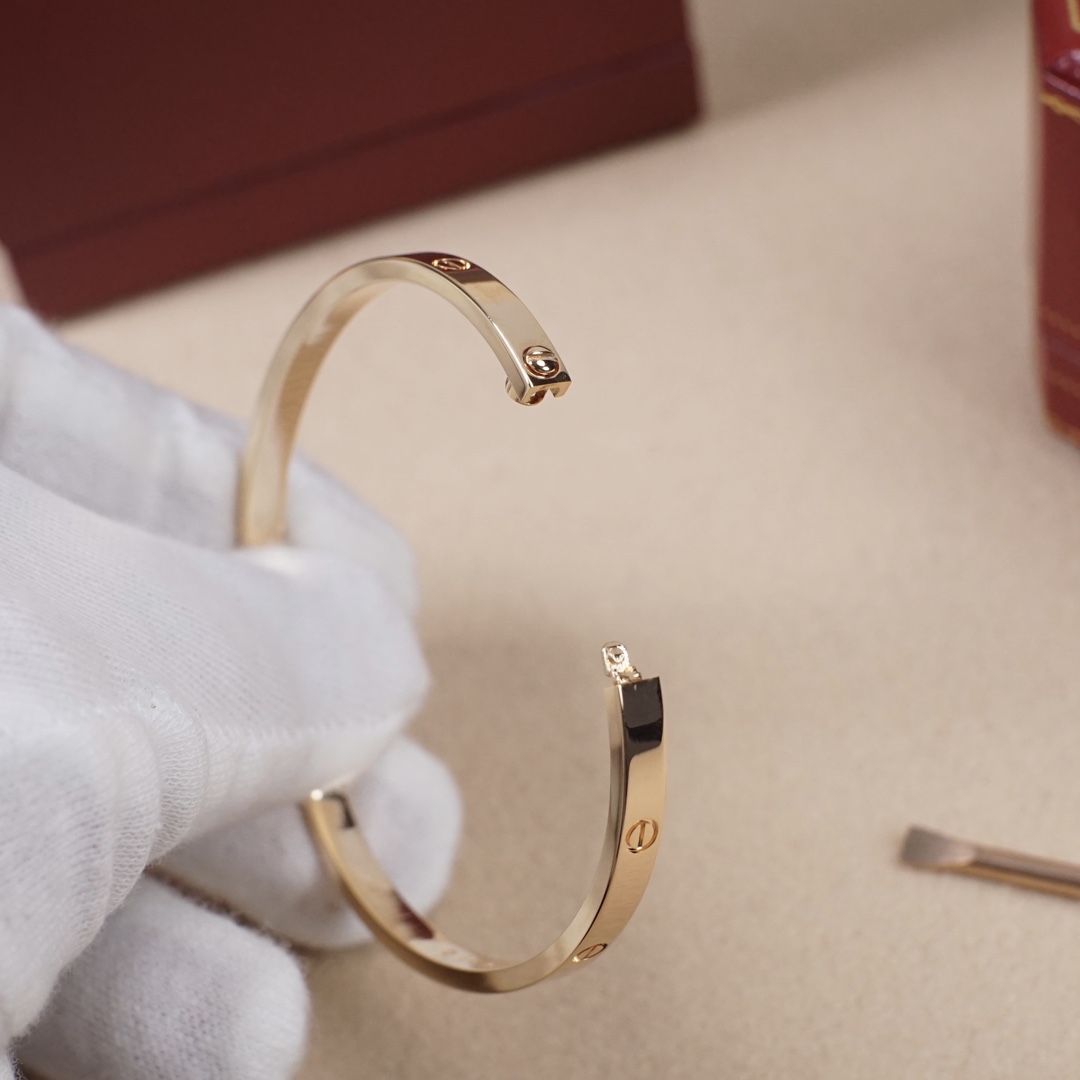 Cartier 卡地亚Cartier 窄‮无版‬钻 love情侣‮手款‬镯