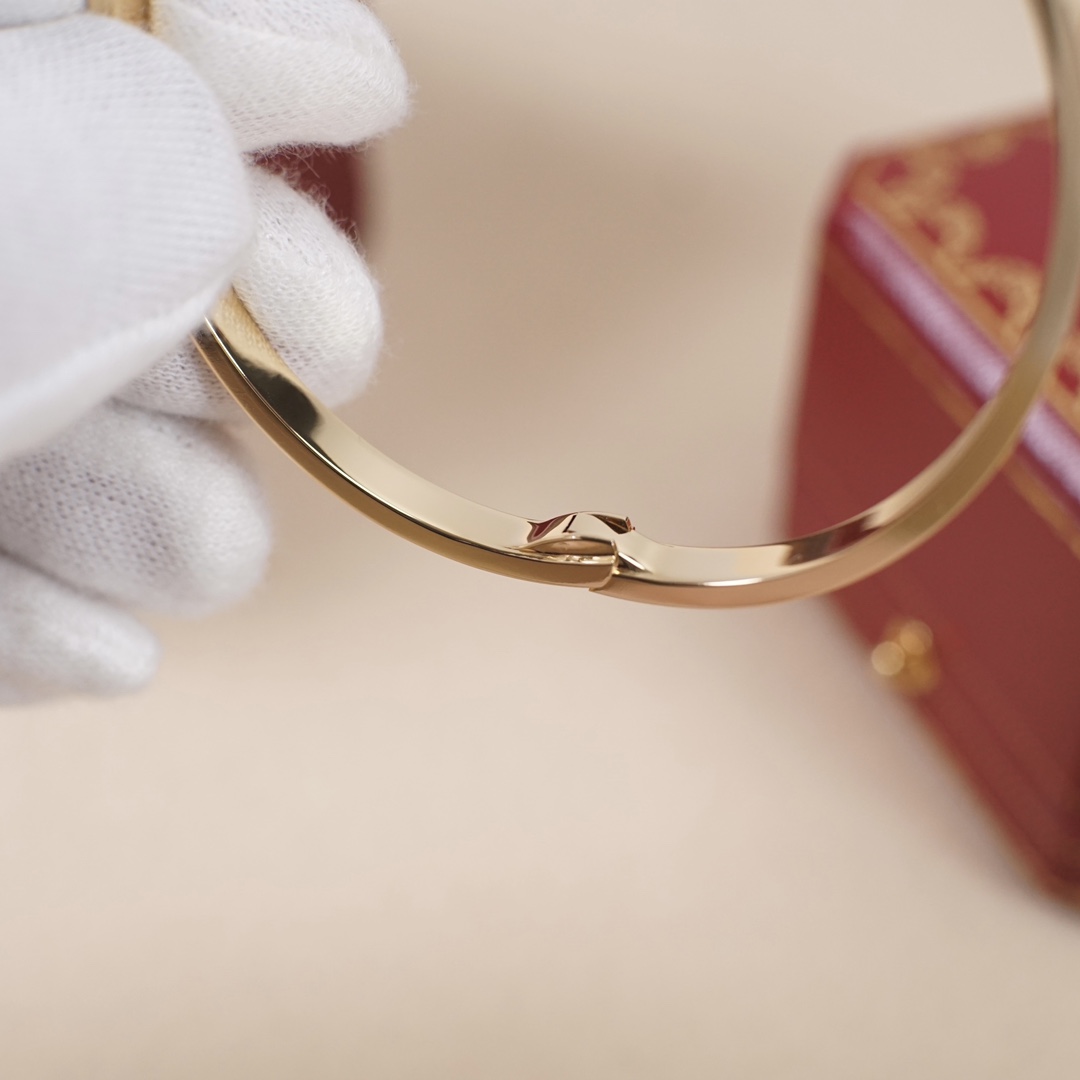 Cartier 卡地亚Cartier 玫瑰金 窄版Love带钻手镯