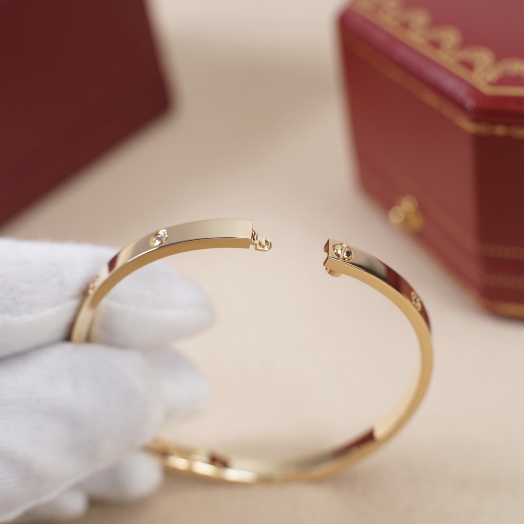 Cartier 卡地亚Cartier 玫瑰金 窄版Love带钻手镯
