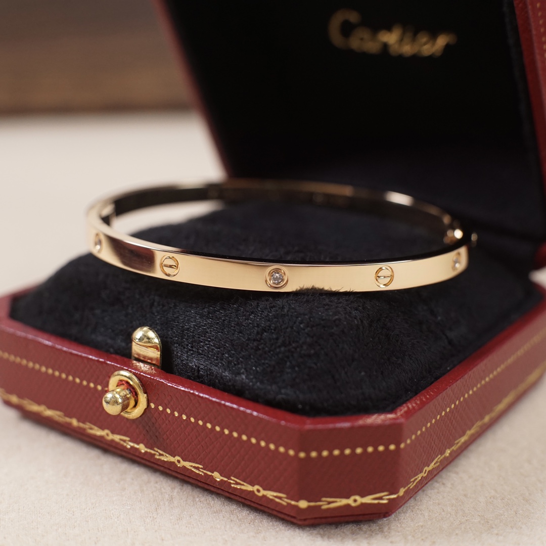 Cartier 卡地亚Cartier 玫瑰金 窄版Love带钻手镯