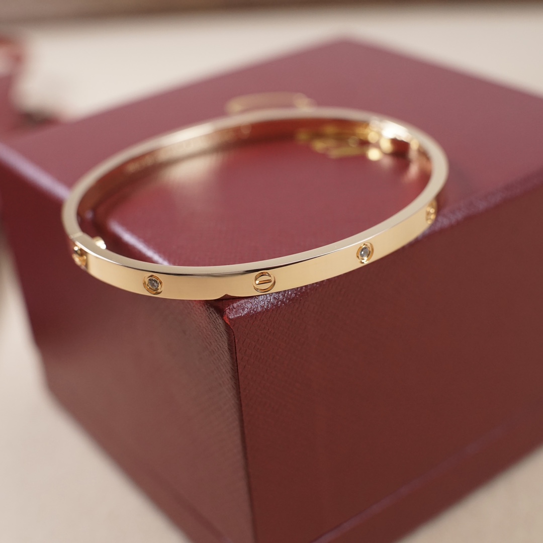 Cartier 卡地亚Cartier 玫瑰金 窄版Love带钻手镯