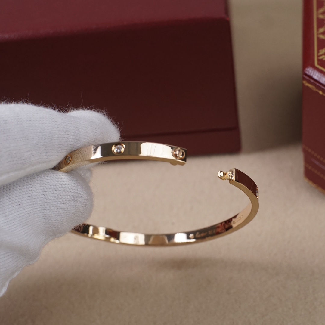 Cartier 卡地亚Cartier 窄版十钻 love情侣‮手款‬镯