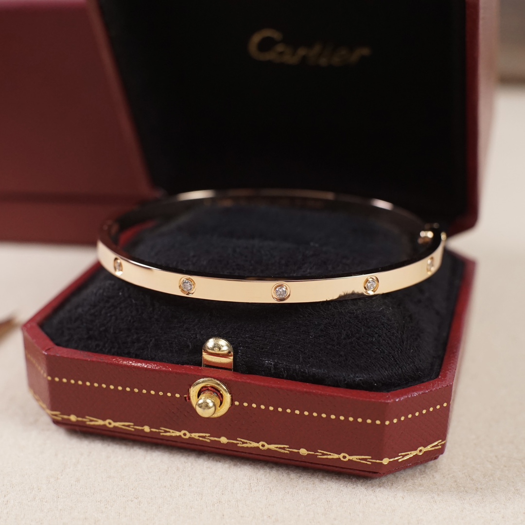 Cartier 卡地亚Cartier 窄版十钻 love情侣‮手款‬镯