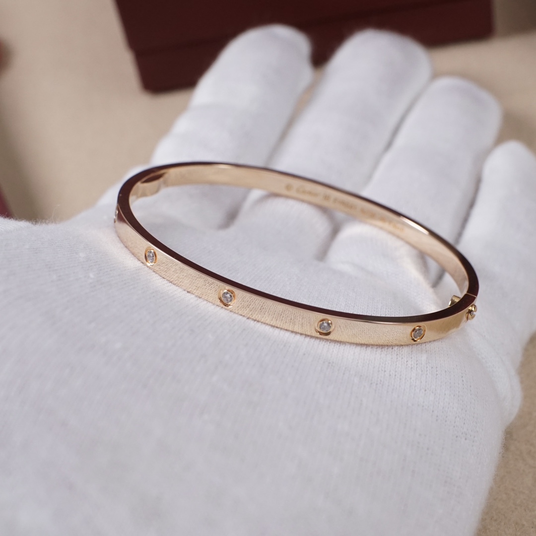 Cartier 卡地亚Cartier 窄版十钻 love情侣‮手款‬镯