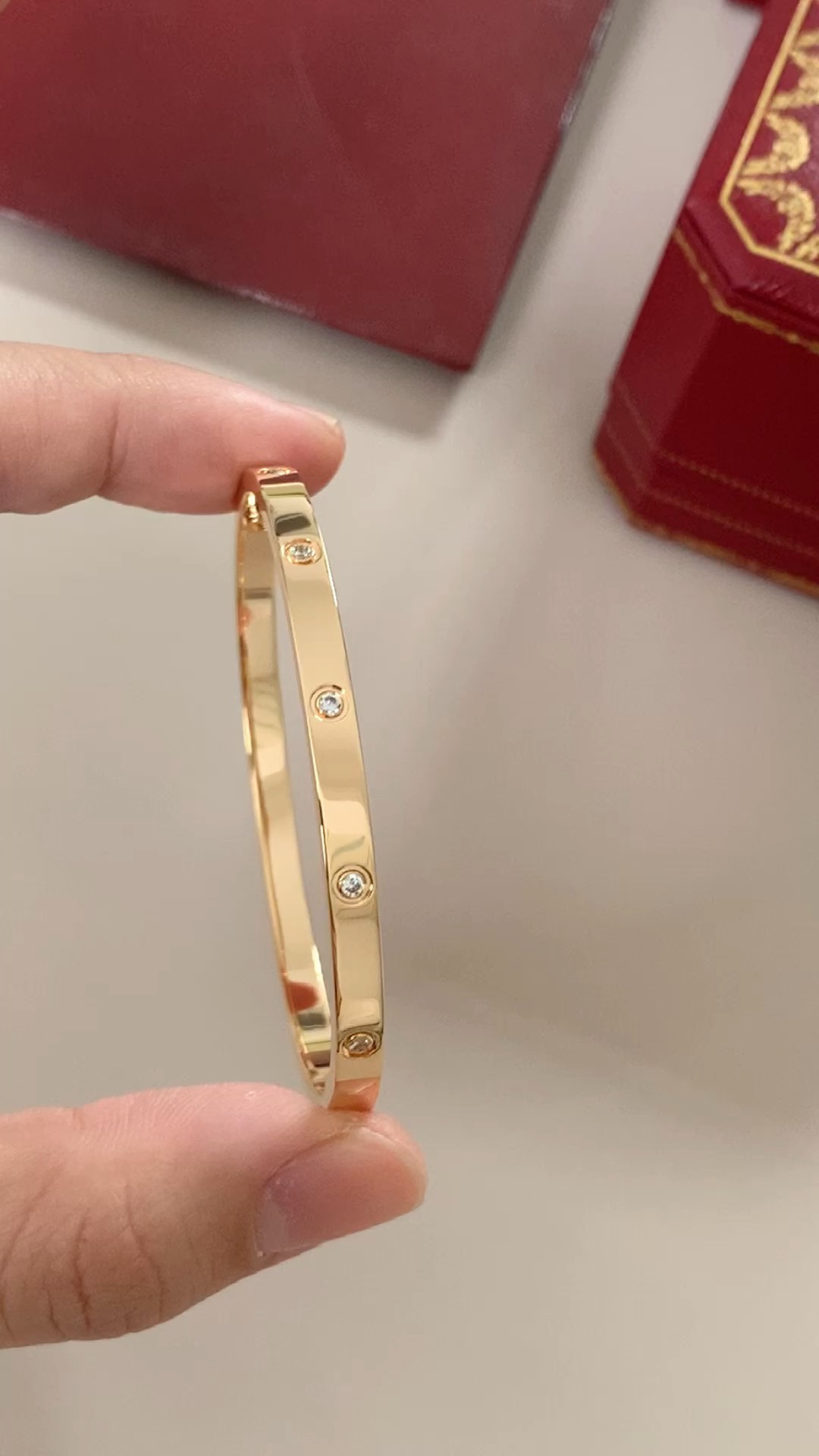 Cartier 卡地亚Cartier 窄版十钻 love情侣‮手款‬镯