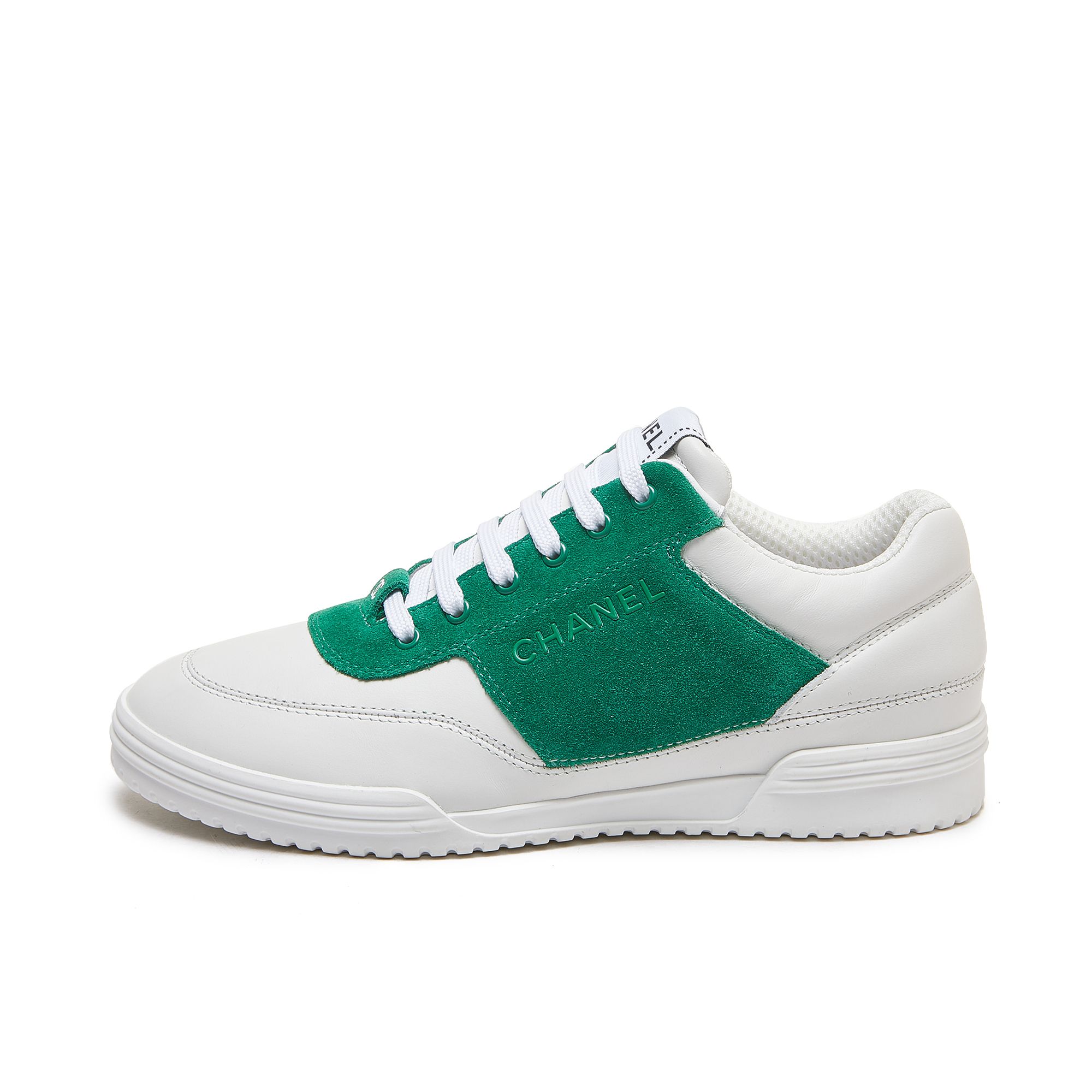 NO:261387,Chanel Chanel - top casual sneakers for counter This classic design; the upper is made of electric embroidery style; the sole is fashionable and sporty; it is an extraordinary variety of color matching elements... The diversified mix and match is very beautiful and versatile, casual, fashionable, sports, and outdoors can be taken into consideration... Go material The upper is made of original imported cowhide The inner part is made of original imported breathable net Outsole based on original TPU combination sole The counter is made of high-quality packaging for women 35–41, casual shoes/sports shoes, chanel, chanel, sneakers, cowhide19860909Chanel香奈儿——专柜顶级休闲款运动鞋 这款经典设计；鞋面多种工艺电绣的风格；大底却时尚运动；不平凡的拥入了多种配色元素…… 多元化混搭非常好看百搭,休闲,时尚,运动,户外都能兼顾…… Go 材料 鞋面采用 原版进口牛皮 内里采用 原版进口透气网 大底根据 原版TPU组合大底 专柜精品包装全套女35–41,休闲鞋/运动鞋,chanel,chanel,sneakers,cowhide,Women's Shoes