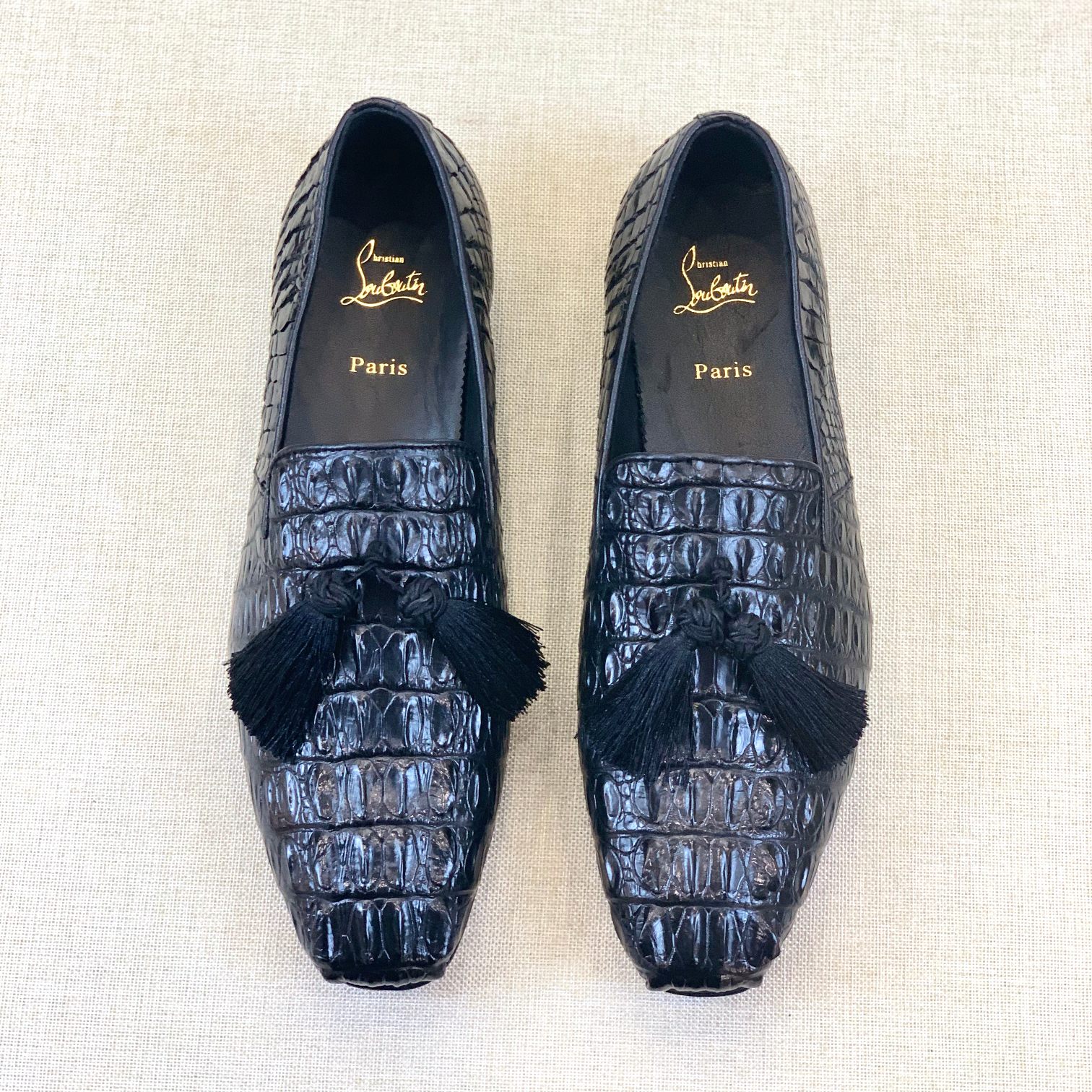 NO:773946,[C*] Top quality products - Here comes the tough stuff [Rose] [Rose] [Rose] - Upper material, Siamese crocodile tail animal skin imported from Thailand - Imported German fetal cow inside - Original genuine leather custom outsole - Perfect and smooth sewing lines, uniform and coherent, fine craftsmanship, footwear design is simple and easy to wear, soft enough to be comfortable - - Standard size 39-43 (38, 44 customized, non-refundable)  -5/38,6/39,7/40,8/41,9/42,10/43,11/44. Dear friends, please pay attention to [hold fist][hold fist][hold fist] when placing orders.19860909【C*】顶级精品 -狠货来袭[玫瑰][玫瑰][玫瑰] -鞋面材质,泰国进口暹罗鳄鱼尾动物皮 -内里用全进口徳国胎牛 -原版真皮定制大底 -完美顺畅的车缝线 均匀连贯 工艺精细 套脚的设计简单易穿 柔软程度足以舒适 - -标准码 39-43（38,44订制不退换） -5/38,6/39,7/40,8/41,9/42,10/43,11/44.亲们下单请注意[抱拳][抱拳][抱拳],,Men's shoes