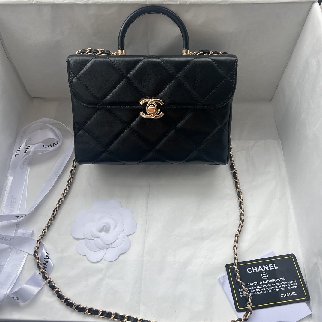 Chanel Replicas
 Crossbody & Shoulder Bags Cowhide Fall/Winter Collection Fashion