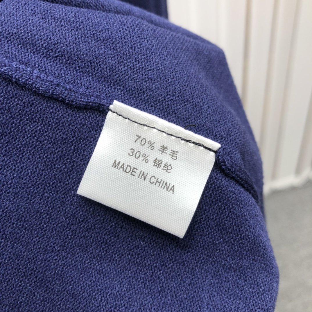PP.GUCCI古驰2023年HK专柜同款同步上新圆领针织羊毛衫采用客供100%羊毛面料柔软贴身舒适胸前