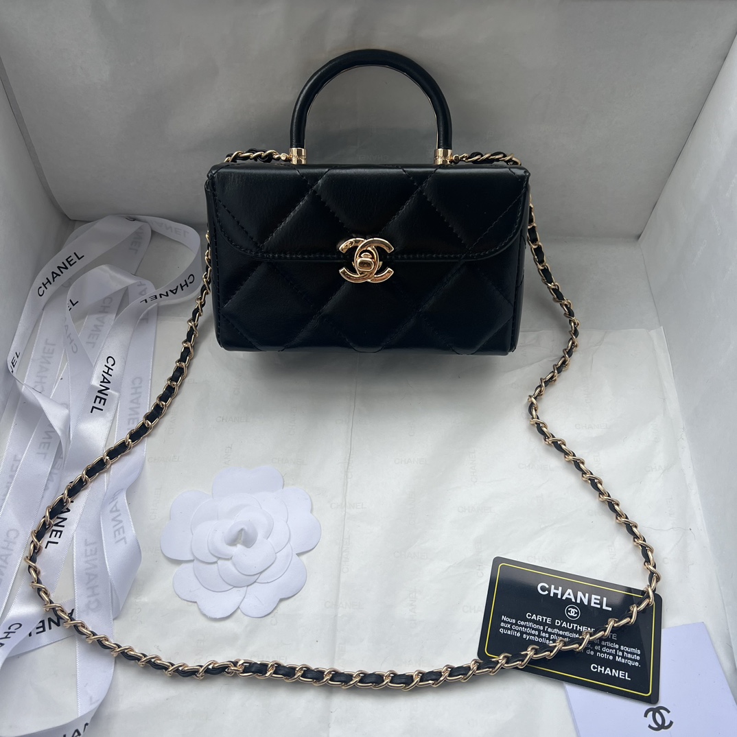 Chanel Crossbody & Shoulder Bags Cowhide Fall/Winter Collection Fashion