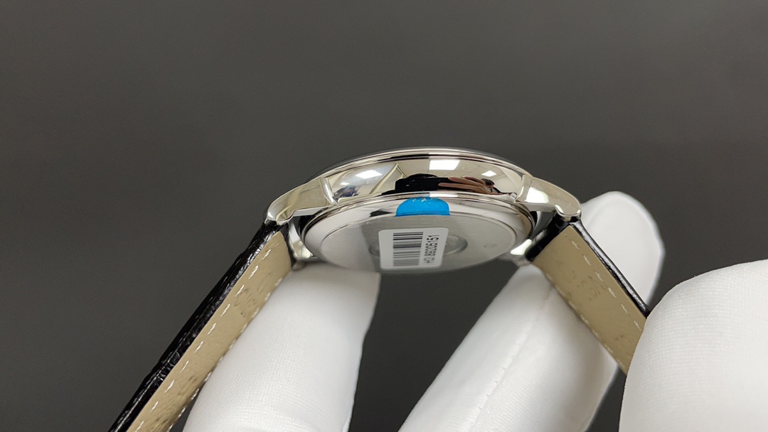 Omega 今日推荐 蝶飞 新款 39.5mm 自动上链机械机芯