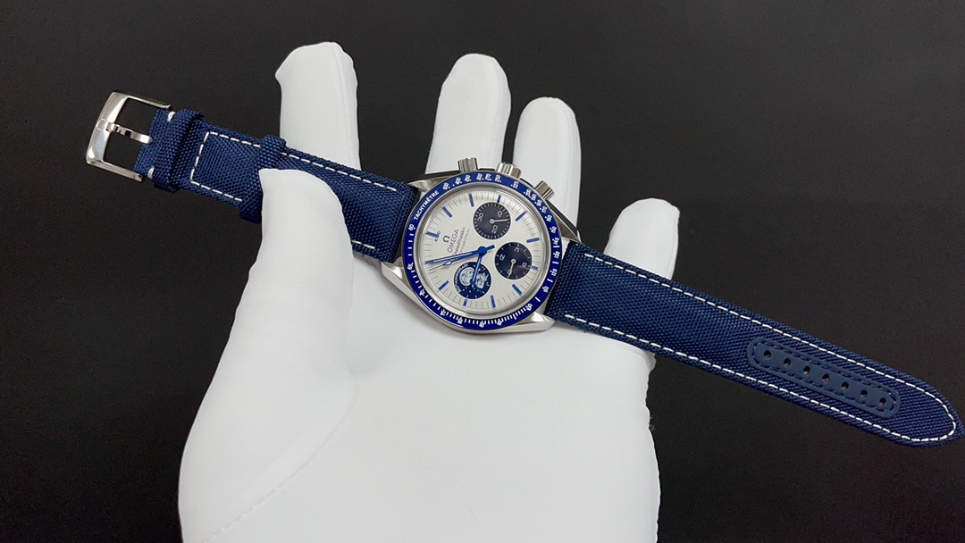Omega 今日推荐 史努比50周年 开飞船 玩转地球 42mm 自动上链机械机芯