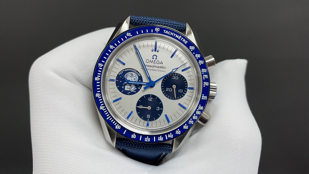 Omega 今日推荐 史努比50周年 开飞船 玩转地球 42mm 自动上链机械机芯