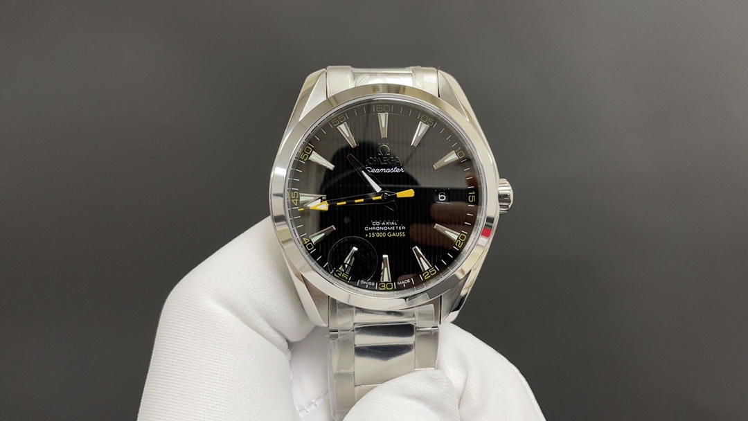 Omega 今日推荐 150米 大黄蜂 41mm 8500机