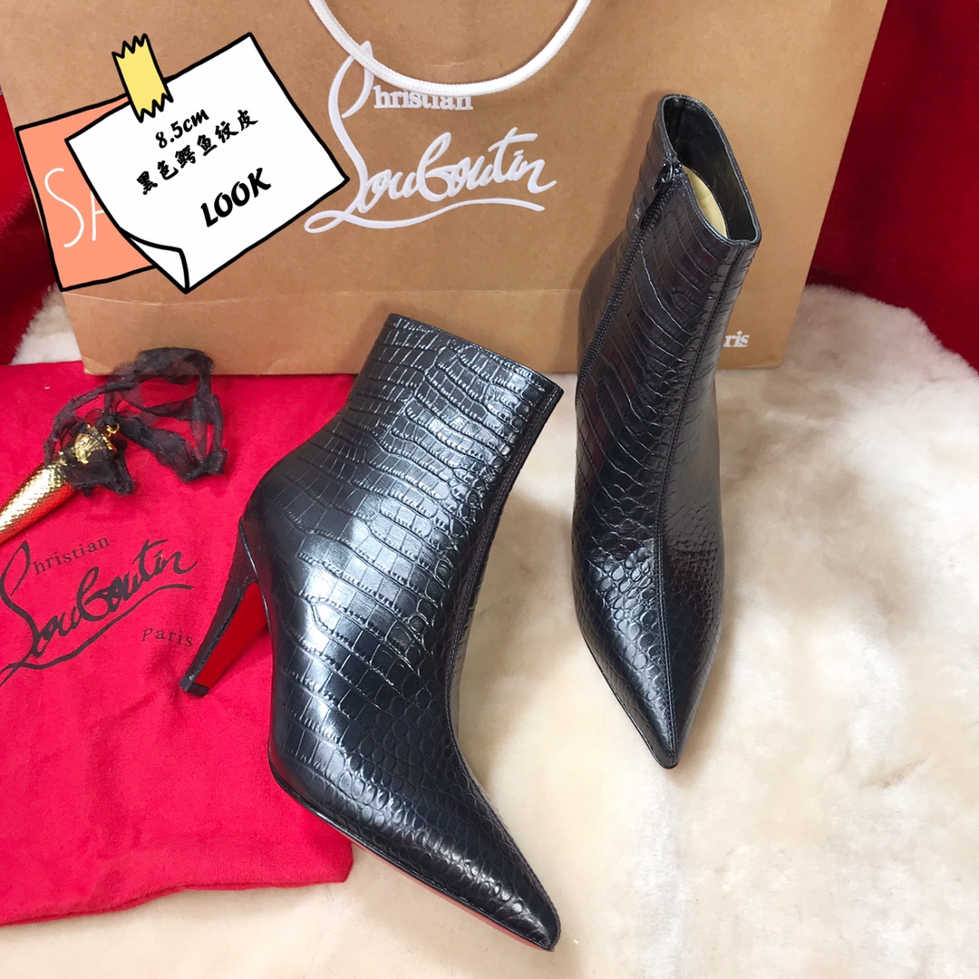 NO:100360,High-end customized autumn and winter crocodile boots series!  H8.5Cm, size 34-42. Private mold trademark zipper. X893-4 crocodile pattern, sheepskin, leather large styling, official website synchronization.8-inch boots Standard European code Reference:X893-004 Color:black Material:veau velours Lining:goat leather Heel height:8.5Cm Sole:leather sole Size:EUR 34-42 (US 4-11):,,christian louboutin,boots,sheepskin19860909高端订制 秋冬鳄鱼靴系列！ H8.5Cm,尺码34-42码.私模商标拉链 .X893-4鳄鱼纹,羊皮里,真皮大厎,官网同步.8寸靴 标准欧码 Reference:X893-004 Color:black Material:veau velours Lining:goat leather Heel heigh:8.5Cm Sole:leather sole Size:EUR 34－42（US 4一11) :,,christian louboutin,boots,sheepskin,Women's Shoes