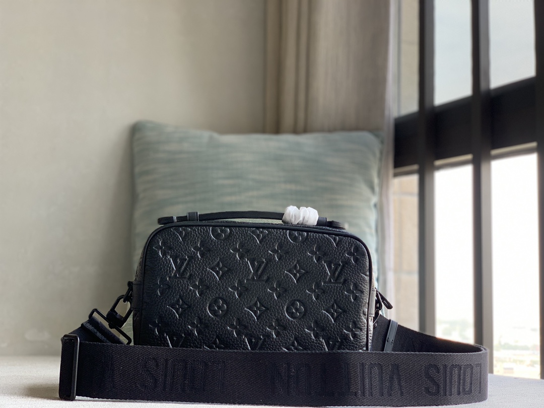 Louis Vuitton Purchasing special channel LV 23 new product [S-LOCK messenger bag] M58489 black (embossed)