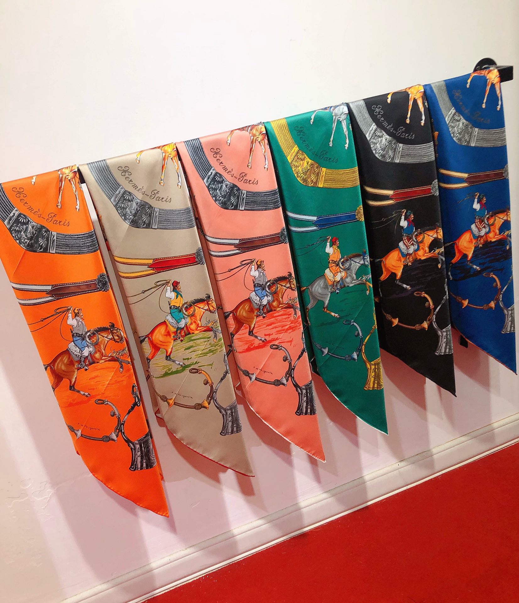 NO:169625,SHMS23142 original single Hermes [Prairie Style] 90cm silk square scarf uses twill silk   hand-made rolled edge cutting edge craftsmanship, soft and light, easy to wear. There are not many items available all year round, place an order as soon as possible [This model specification 90x90cm twill silk], high-end scarf, hermes, real silk19860909SHMS23142原单爱马仕【草原风情】90cm真丝方巾采用斜纹真丝 手工卷边最前沿的工艺,柔软轻盈,佩戴方便.一年四季均可使用数量不多,趁早下单【本款规格90x90cm 斜纹真丝】,高版本围巾,hermes,real silk,scarf