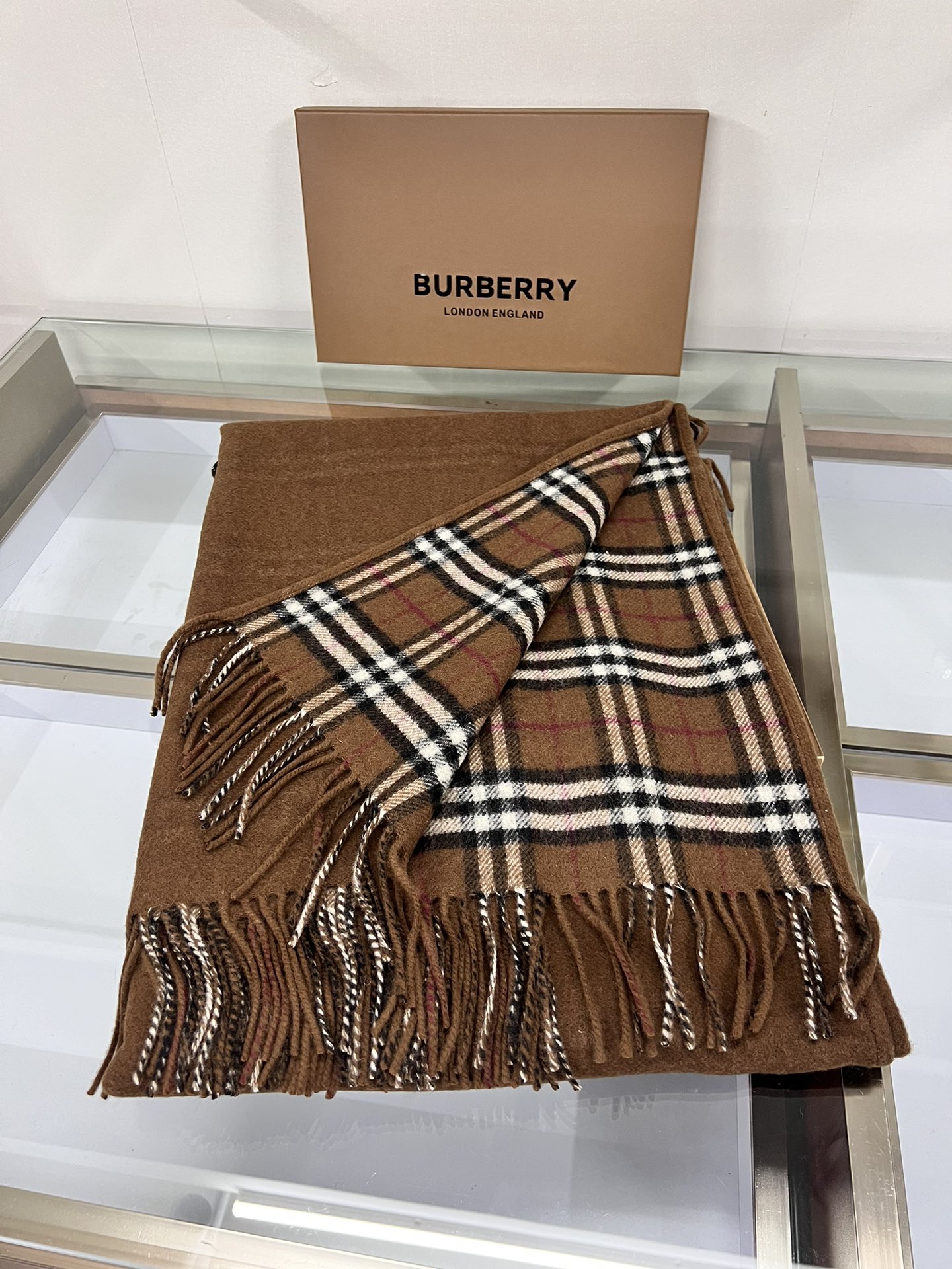 💟专柜官网同步发售！BURBERRY限量款斗篷披肩重磅！！满满的都是细节打造！！此款B格披风是巴宝莉秋冬