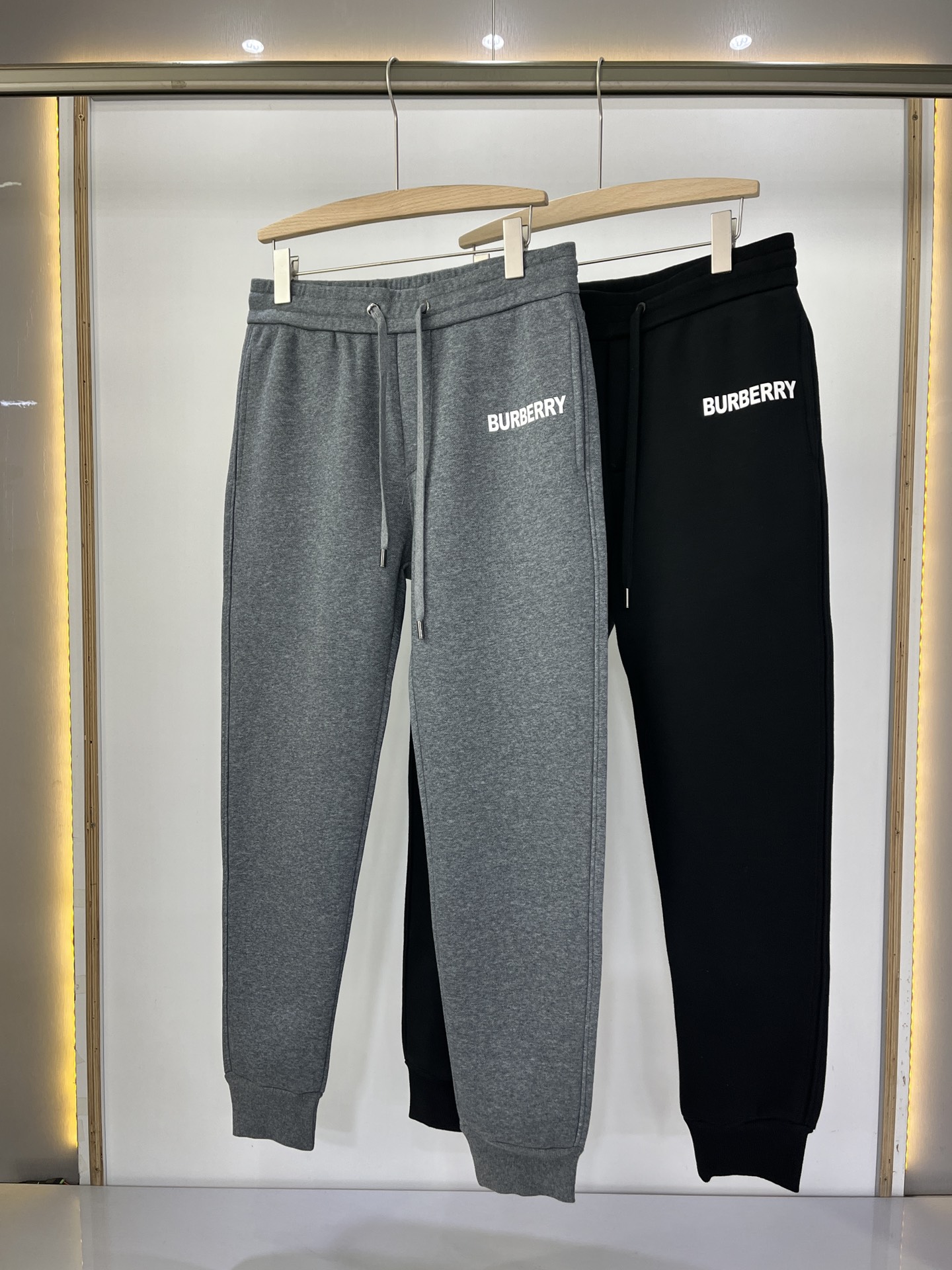 Burberry Clothing Pants & Trousers Online From China Designer
 Fall/Winter Collection Fashion Sweatpants