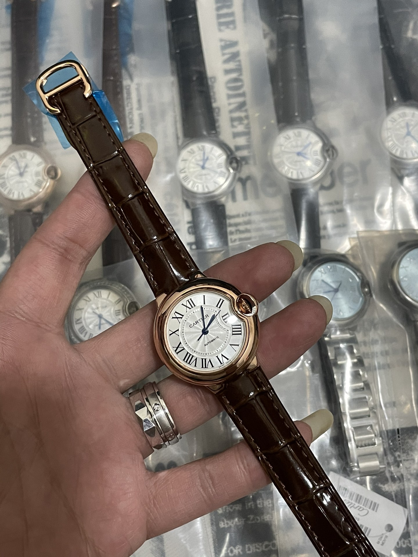 カデイアブルー気球33シリーズ - あなたの最愛を伝える特別なアクセサリー