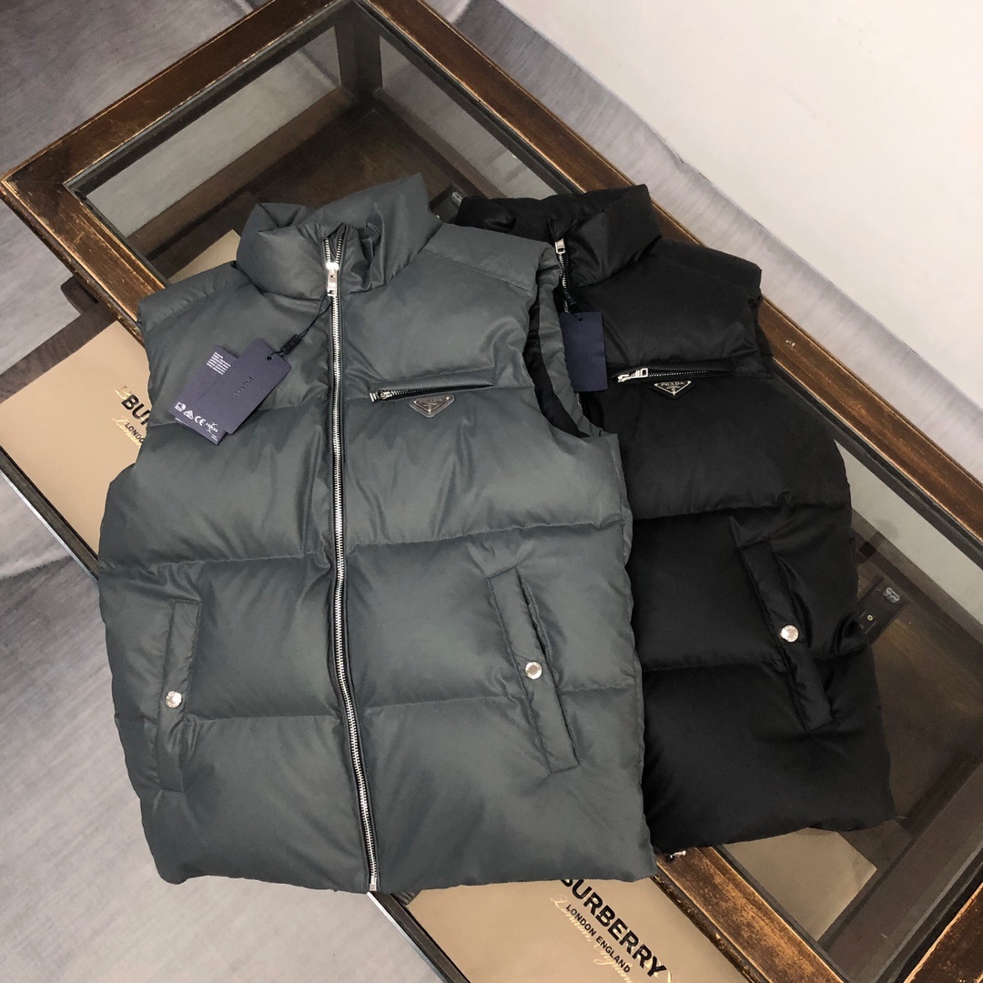🔥PRADA 普拉达 羽绒马甲 重磅牛货 年度最为昂贵的一款羽绒 同质GT的品控细节,超级震憾 绝对是今
