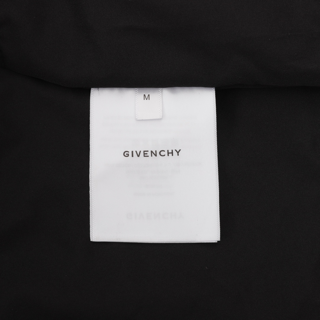 Givenchy纪梵希GVC 4G搭扣羽绒服外套 8