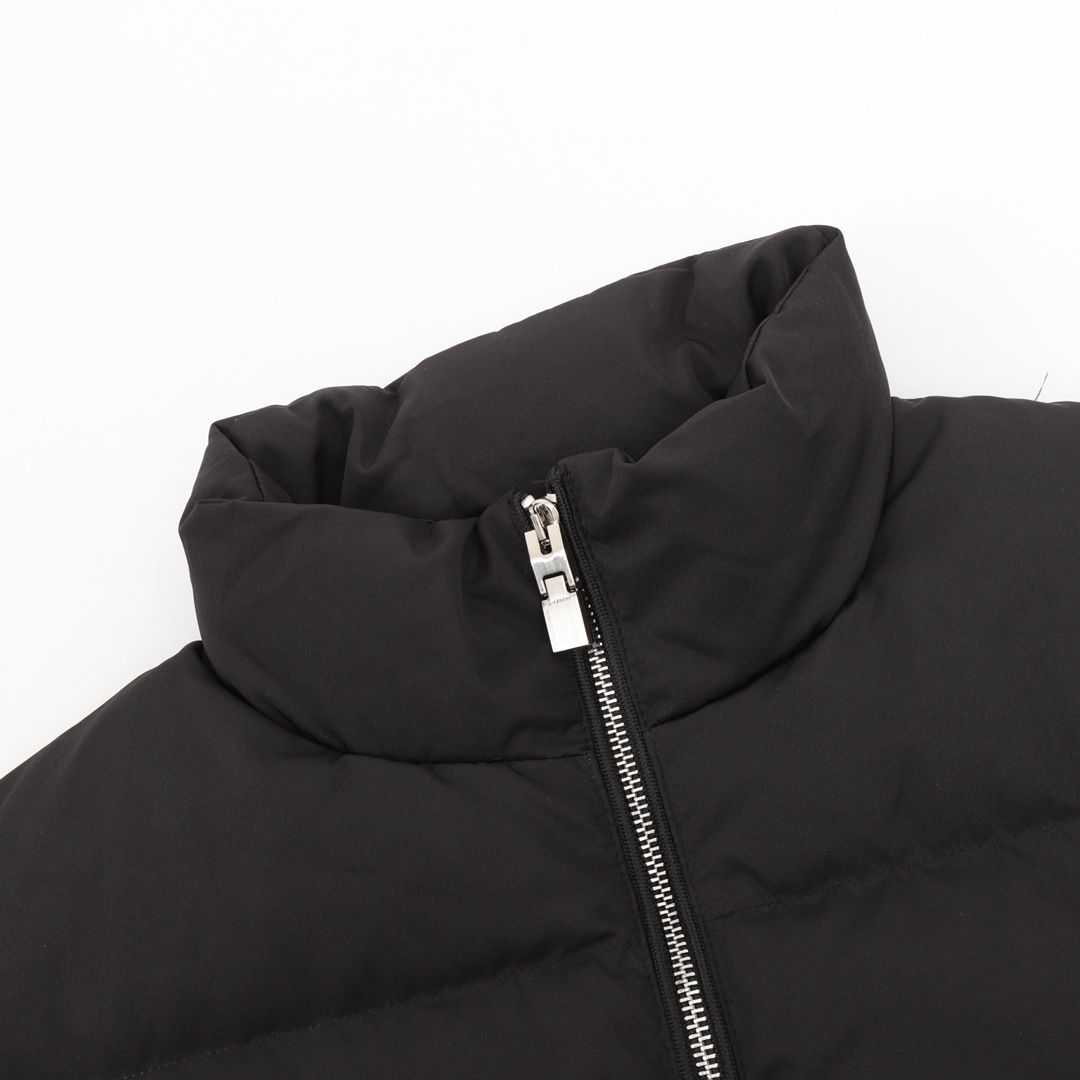 Givenchy纪梵希GVC 4G搭扣羽绒服外套 3