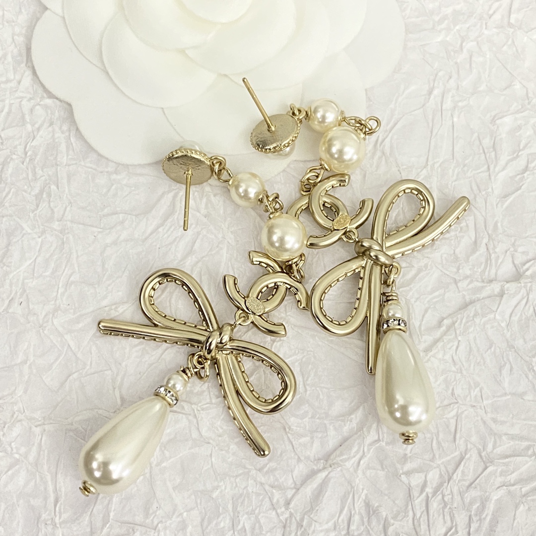  编码E1813  
🛍香家耳钉热销款火爆上新❣
🛍同步专柜‼独家高端品质实拍图‼代购级别‼做工精致细腻