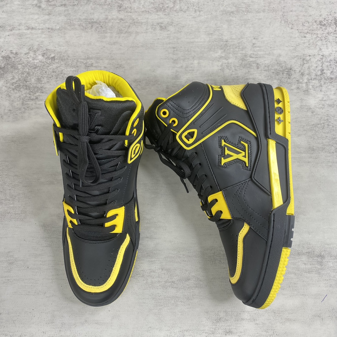 Louis Vuitton 新款上架 LV Trainer 路易-威登2022走秀新款 1：1开发 上脚非常舒适 做工精细 鞋面由意大利进口小牛皮拼接 侧边饰有品牌LOGO标志及签名