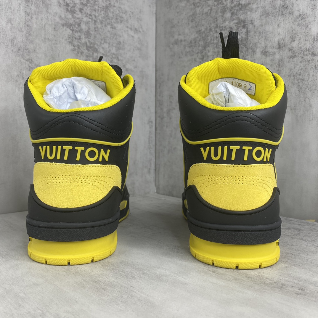 Louis Vuitton 新款上架 LV Trainer 路易-威登2022走秀新款 1：1开发 上脚非常舒适 做工精细 鞋面由意大利进口小牛皮拼接 侧边饰有品牌LOGO标志及签名