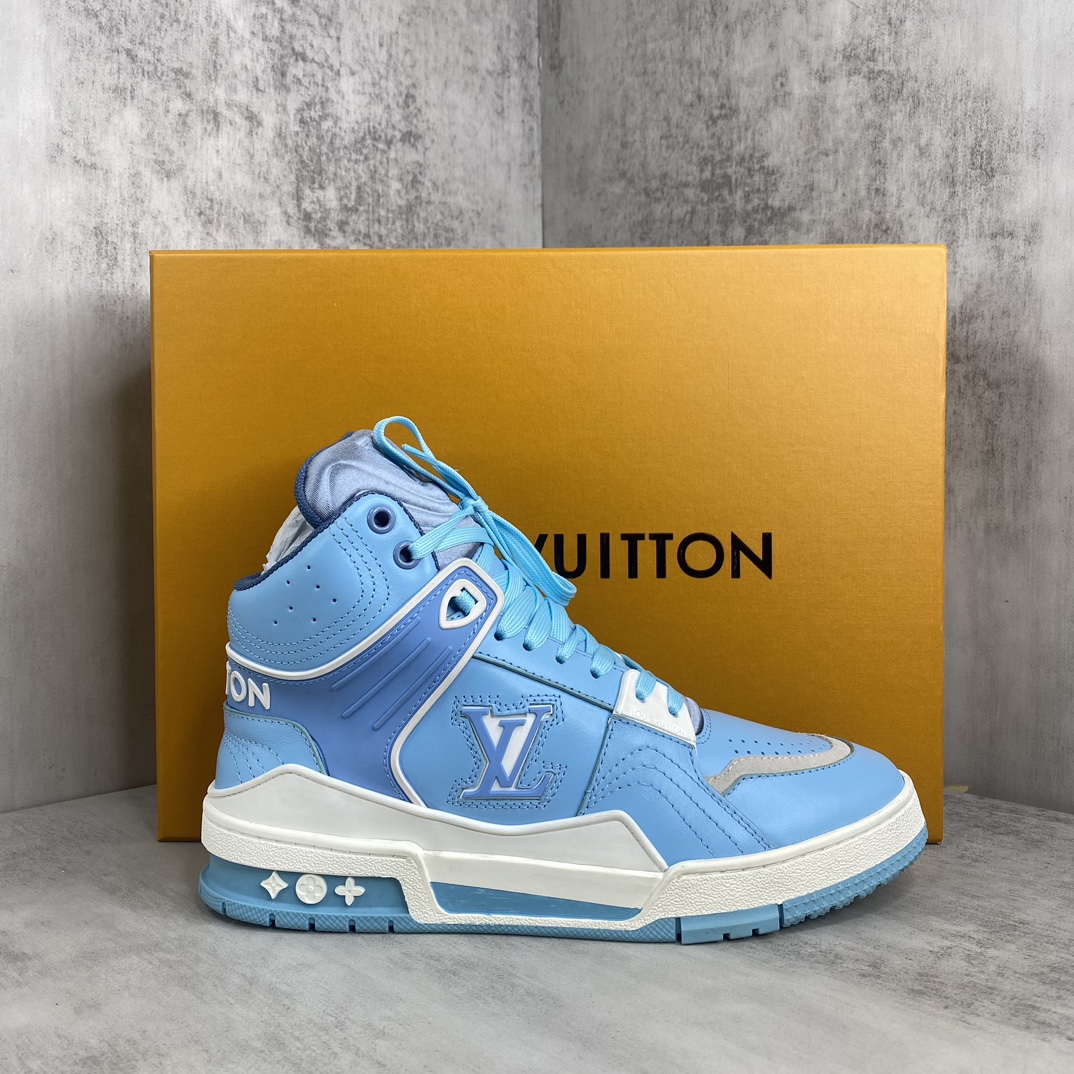 Louis Vuitton 新款上架 LV Trainer 路易-威登2022走秀新款 1：1开发 上脚非常舒适 做工精细 鞋面由意大利进口小牛皮拼接 侧边饰有品牌LOGO标志及签名