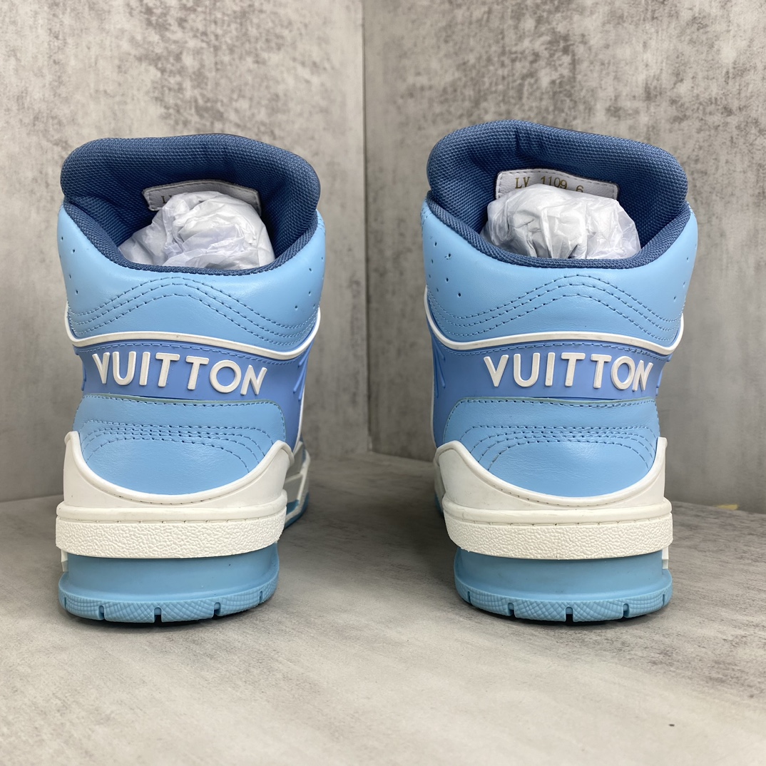 Louis Vuitton 新款上架 LV Trainer 路易-威登2022走秀新款 1：1开发 上脚非常舒适 做工精细 鞋面由意大利进口小牛皮拼接 侧边饰有品牌LOGO标志及签名