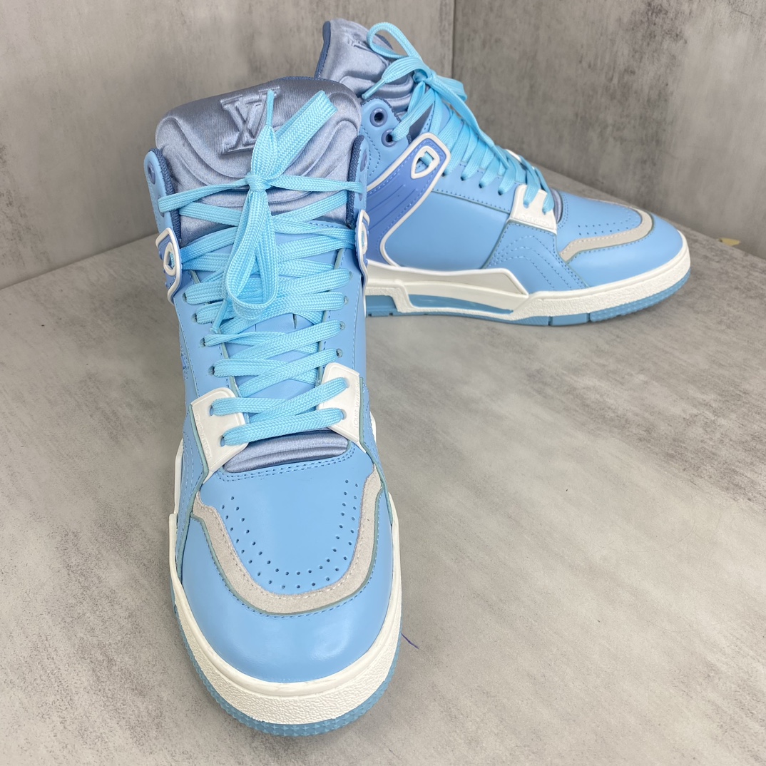 Louis Vuitton 新款上架 LV Trainer 路易-威登2022走秀新款 1：1开发 上脚非常舒适 做工精细 鞋面由意大利进口小牛皮拼接 侧边饰有品牌LOGO标志及签名