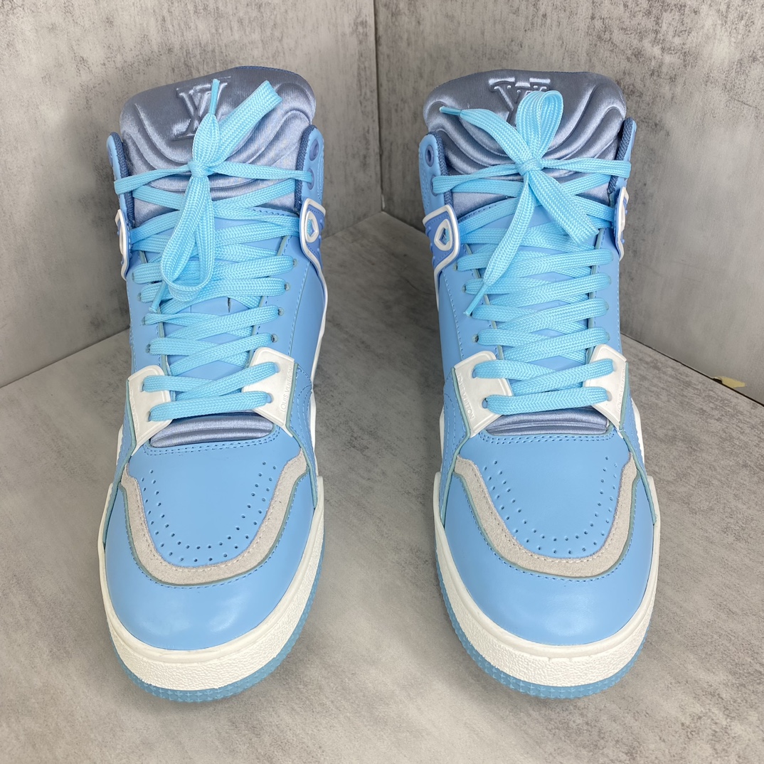 Louis Vuitton 新款上架 LV Trainer 路易-威登2022走秀新款 1：1开发 上脚非常舒适 做工精细 鞋面由意大利进口小牛皮拼接 侧边饰有品牌LOGO标志及签名