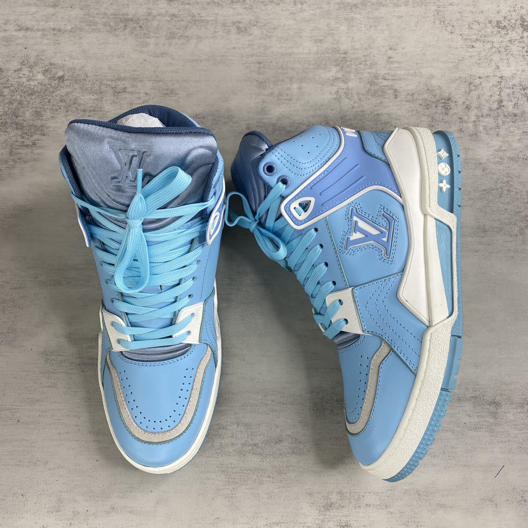 Louis Vuitton 新款上架 LV Trainer 路易-威登2022走秀新款 1：1开发 上脚非常舒适 做工精细 鞋面由意大利进口小牛皮拼接 侧边饰有品牌LOGO标志及签名