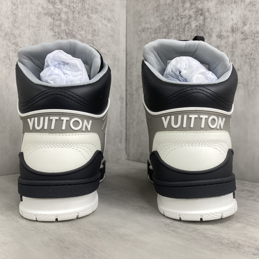 Louis Vuitton 新款上架 LV Trainer 路易-威登2022走秀新款 1：1开发 上脚非常舒适 做工精细 鞋面由意大利进口小牛皮拼接 侧边饰有品牌LOGO标志及签名