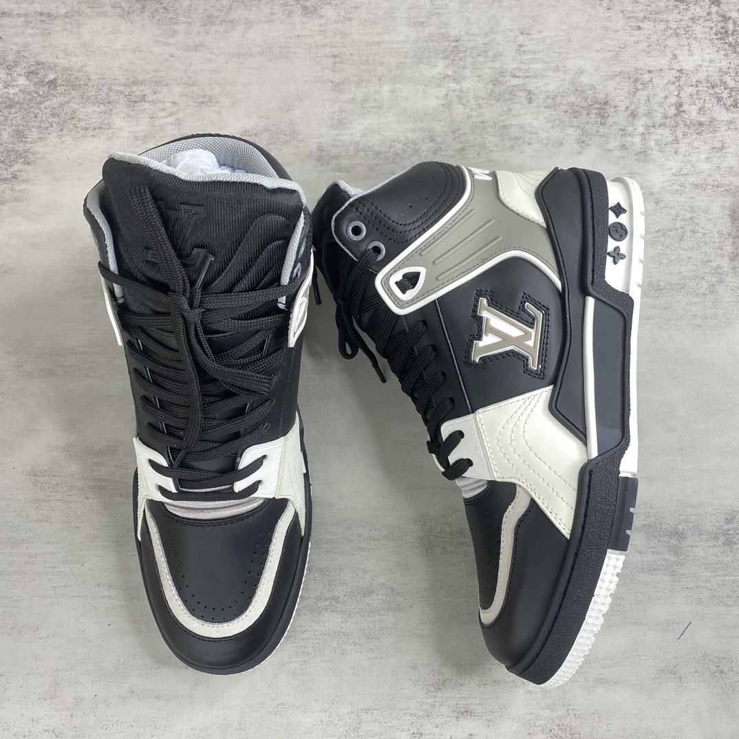 Louis Vuitton 新款上架 LV Trainer 路易-威登2022走秀新款 1：1开发 上脚非常舒适 做工精细 鞋面由意大利进口小牛皮拼接 侧边饰有品牌LOGO标志及签名