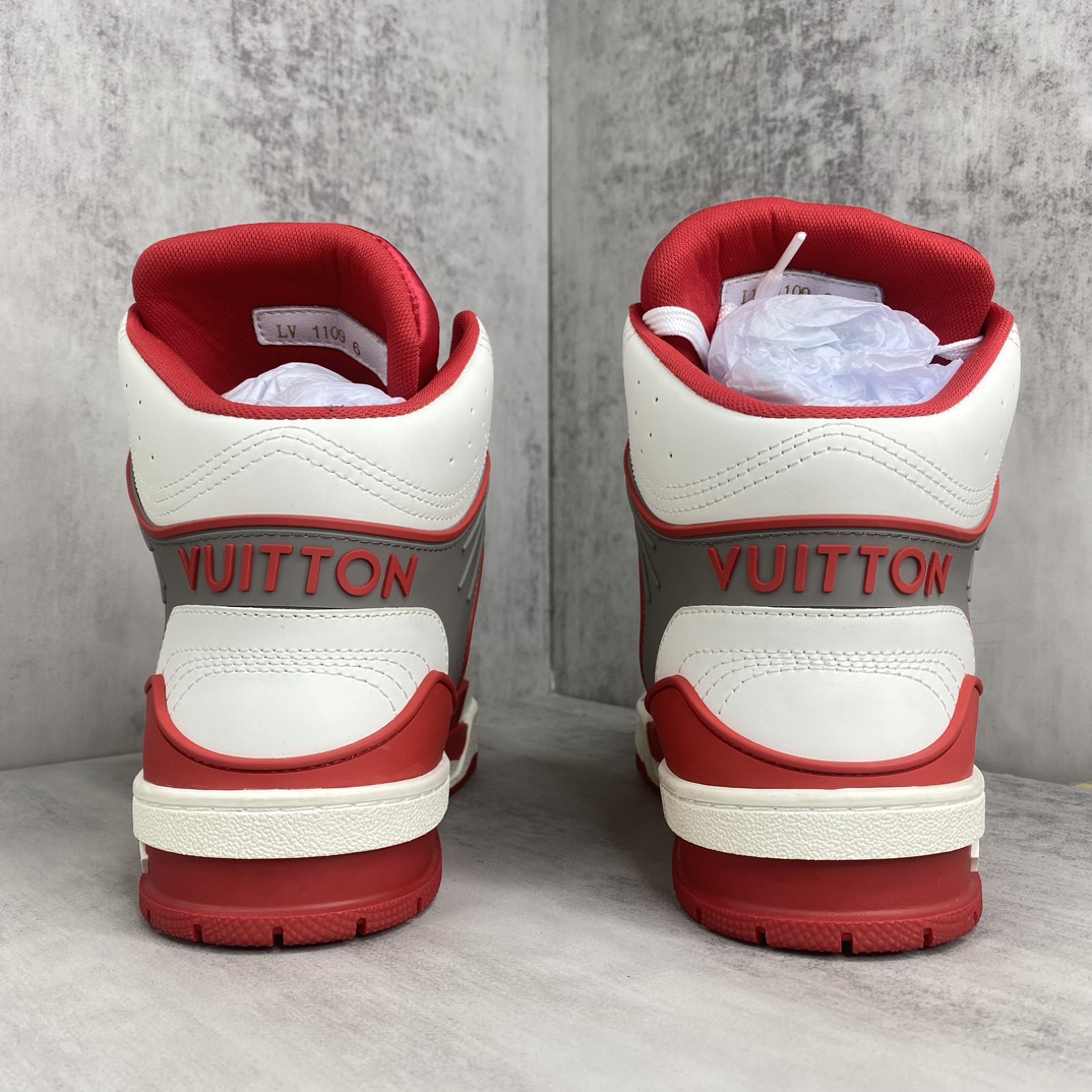 Louis Vuitton 新款上架 LV Trainer 路易-威登2022走秀新款 1：1开发 上脚非常舒适 做工精细 鞋面由意大利进口小牛皮拼接 侧边饰有品牌LOGO标志及签名