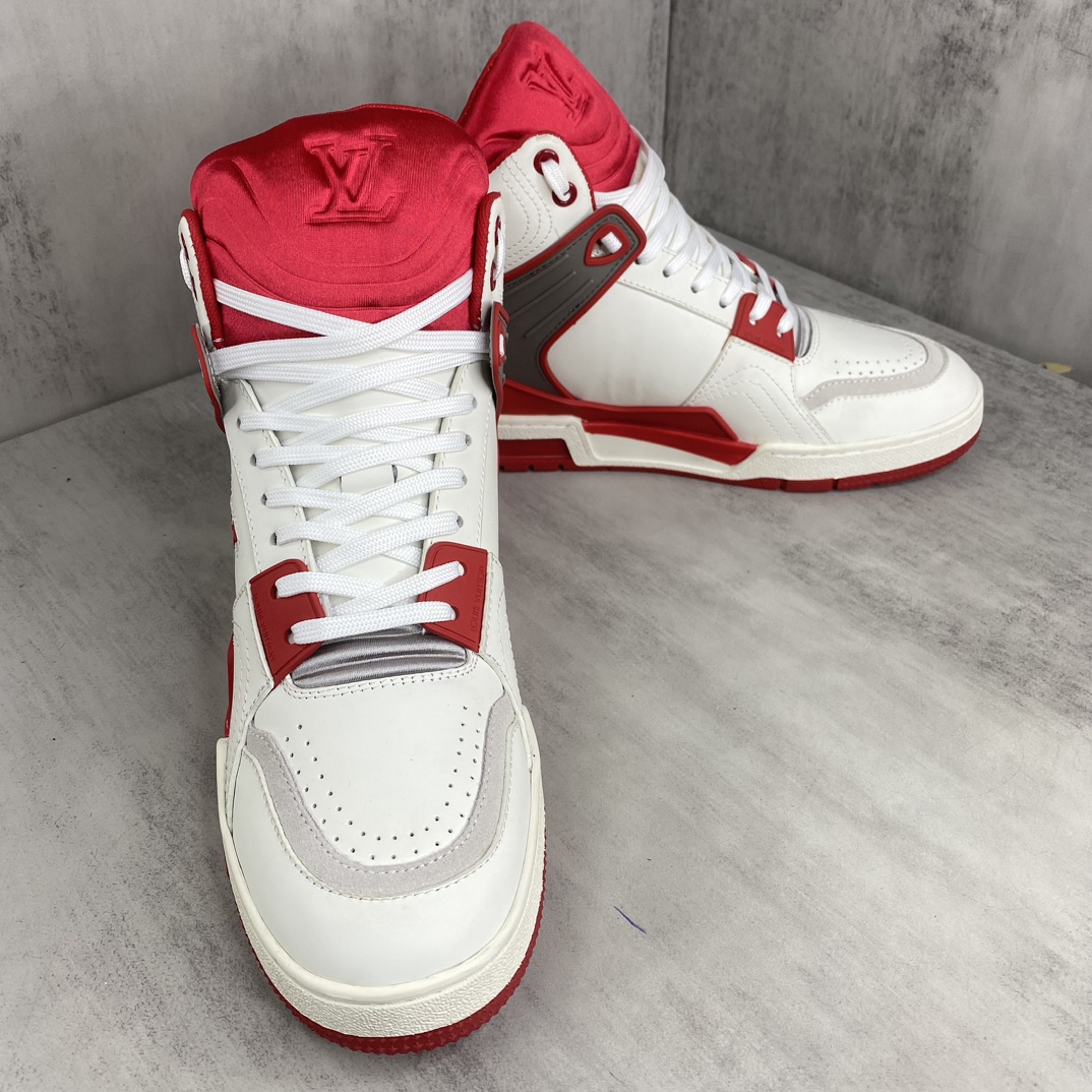 Louis Vuitton 新款上架 LV Trainer 路易-威登2022走秀新款 1：1开发 上脚非常舒适 做工精细 鞋面由意大利进口小牛皮拼接 侧边饰有品牌LOGO标志及签名