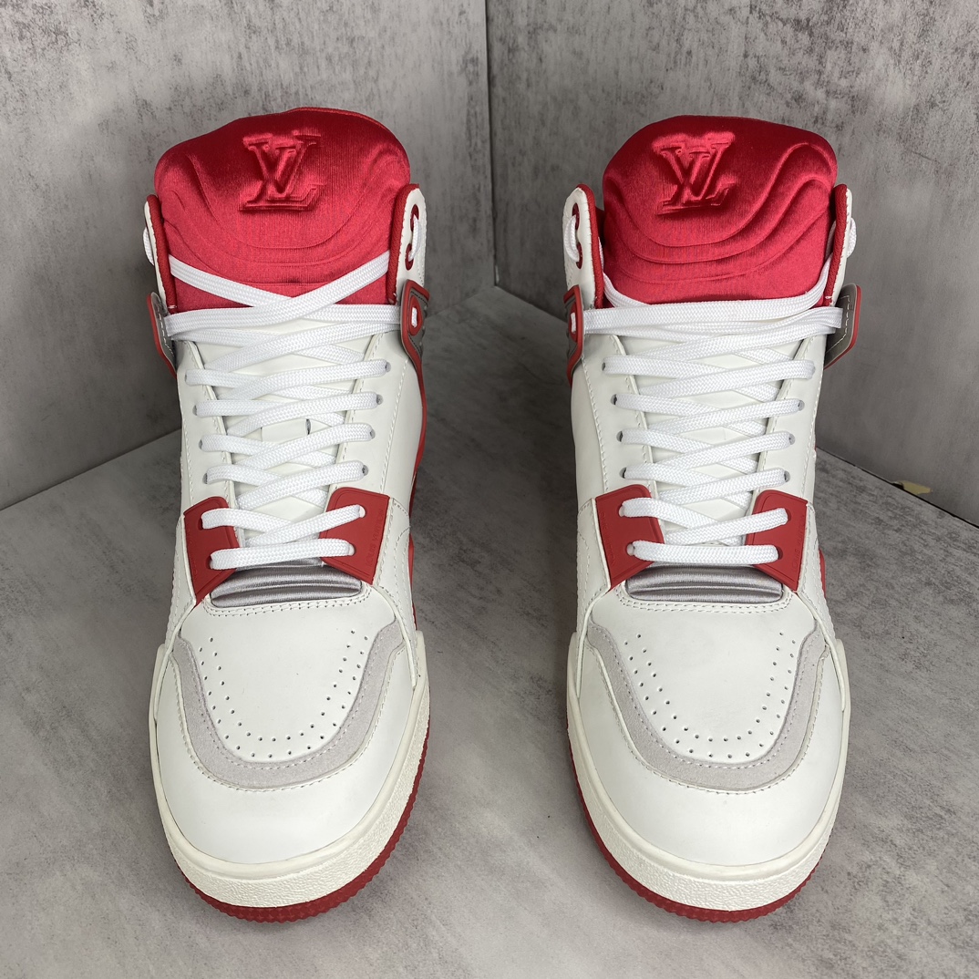 Louis Vuitton 新款上架 LV Trainer 路易-威登2022走秀新款 1：1开发 上脚非常舒适 做工精细 鞋面由意大利进口小牛皮拼接 侧边饰有品牌LOGO标志及签名