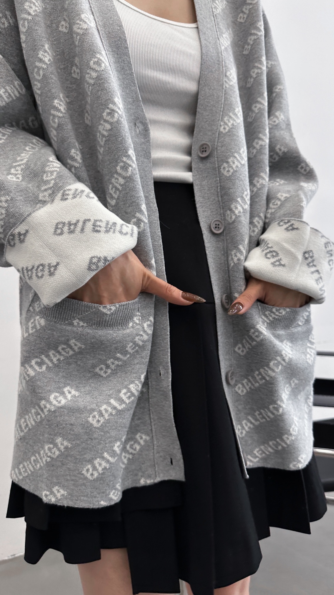 🌾BAl🆕🆕🆕IAGA 灰色布满英文字母毛衣 🍂毛衣的季节，YB 9800购入，巴黎独家定织定染采用最好